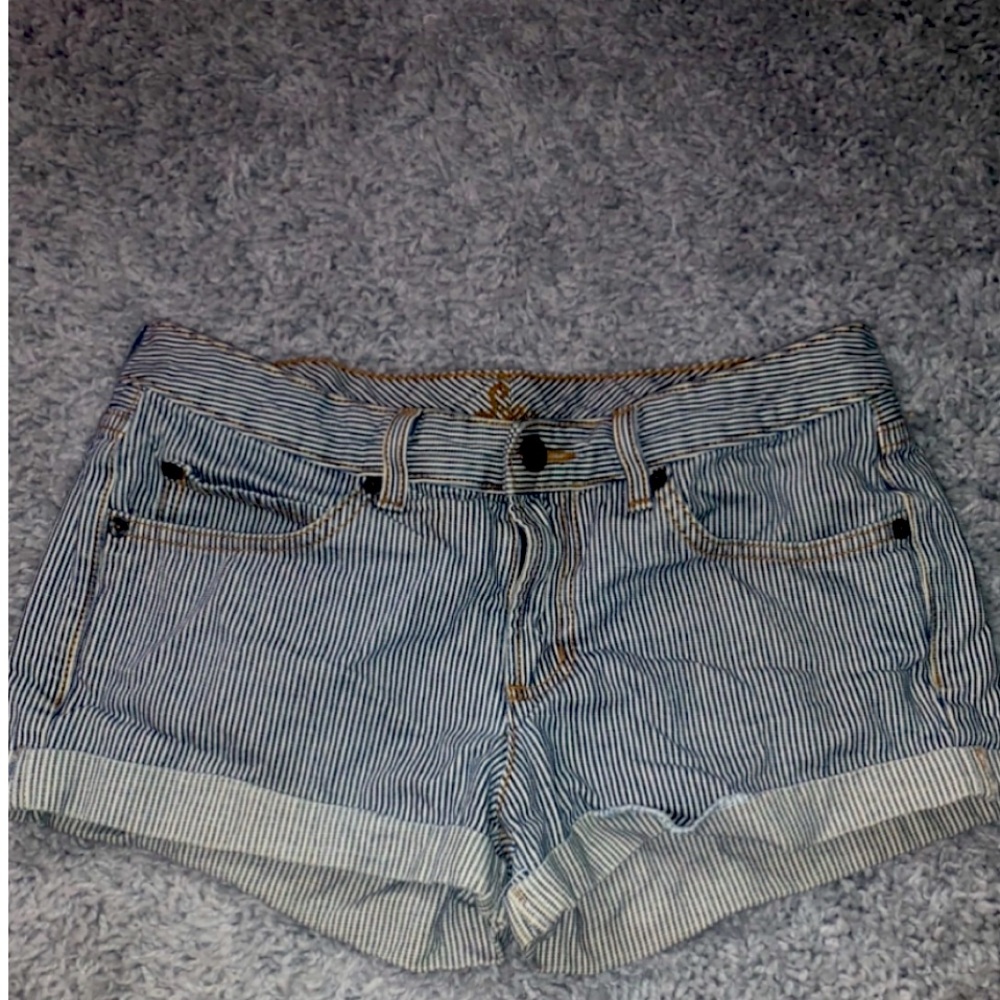 Stripped Shorts